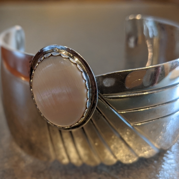 Antique, Navajo, STERLING SILVER MOP cuff bracelet - Picture 4 of 10